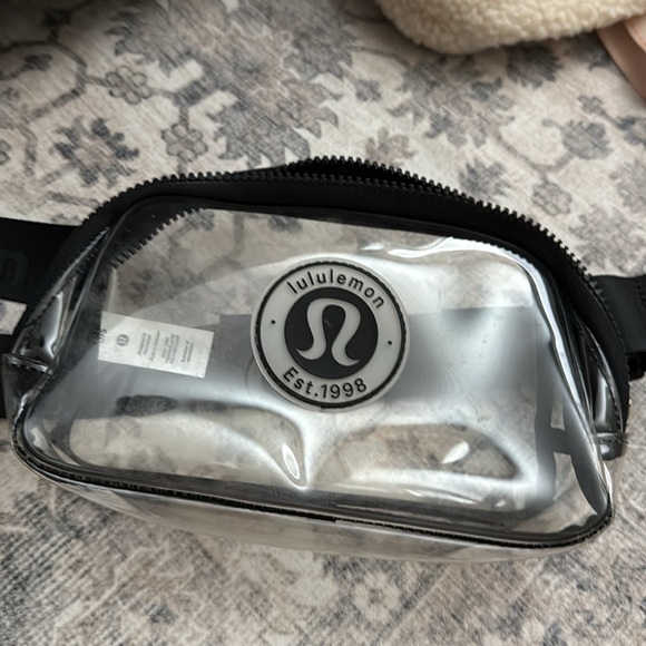 Lululemon Everywhere Belt Bag 1L - Picture 4 of 9